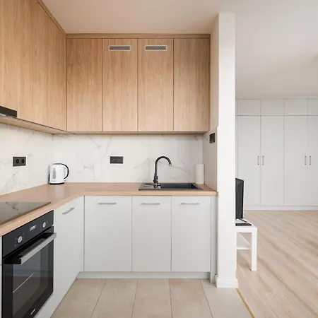 Atenska View By Bookinghost Warschau