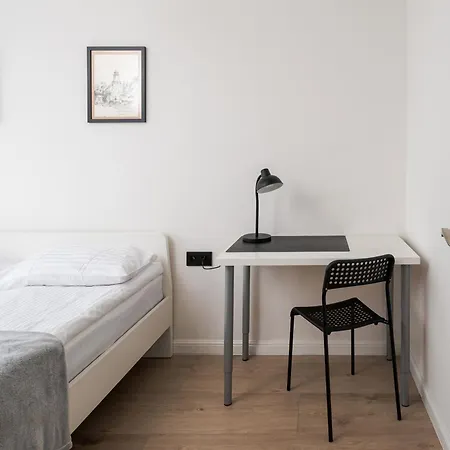 Atenska View By Bookinghost * Varsovia